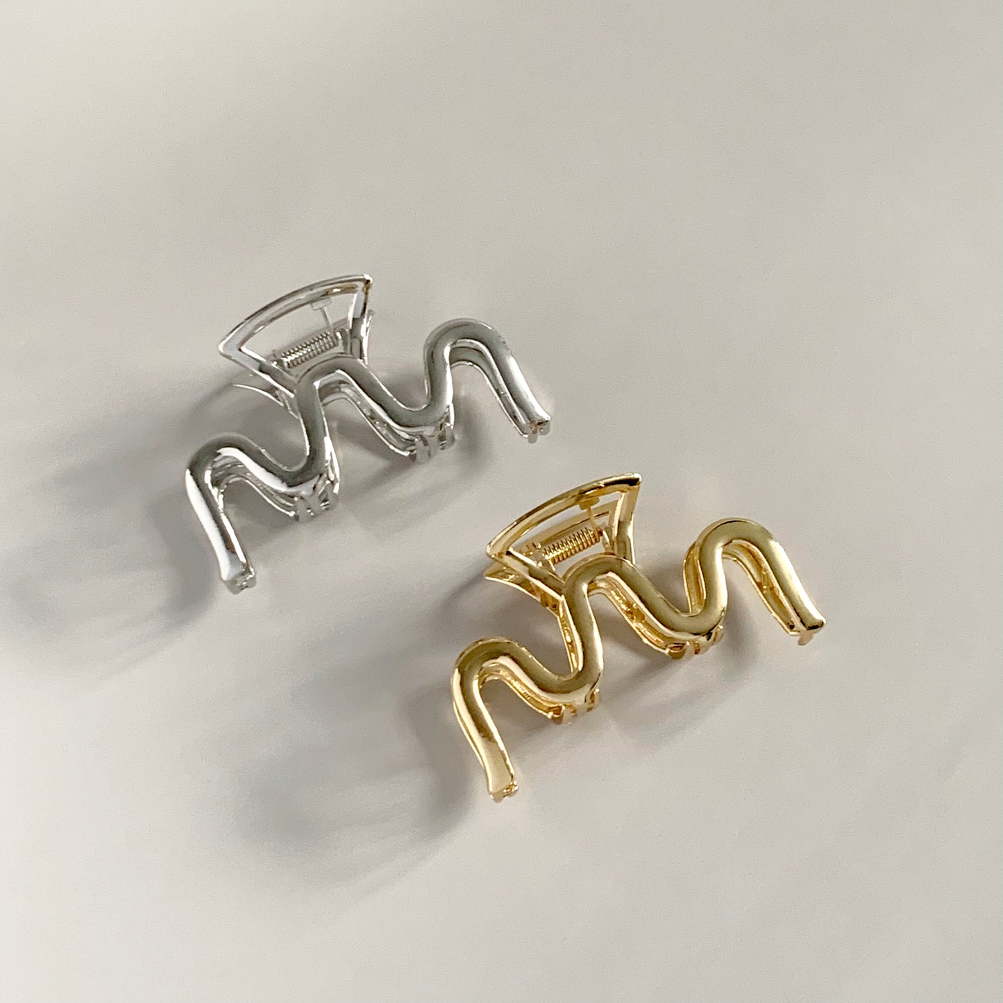 Wavy Metal Claw Clip