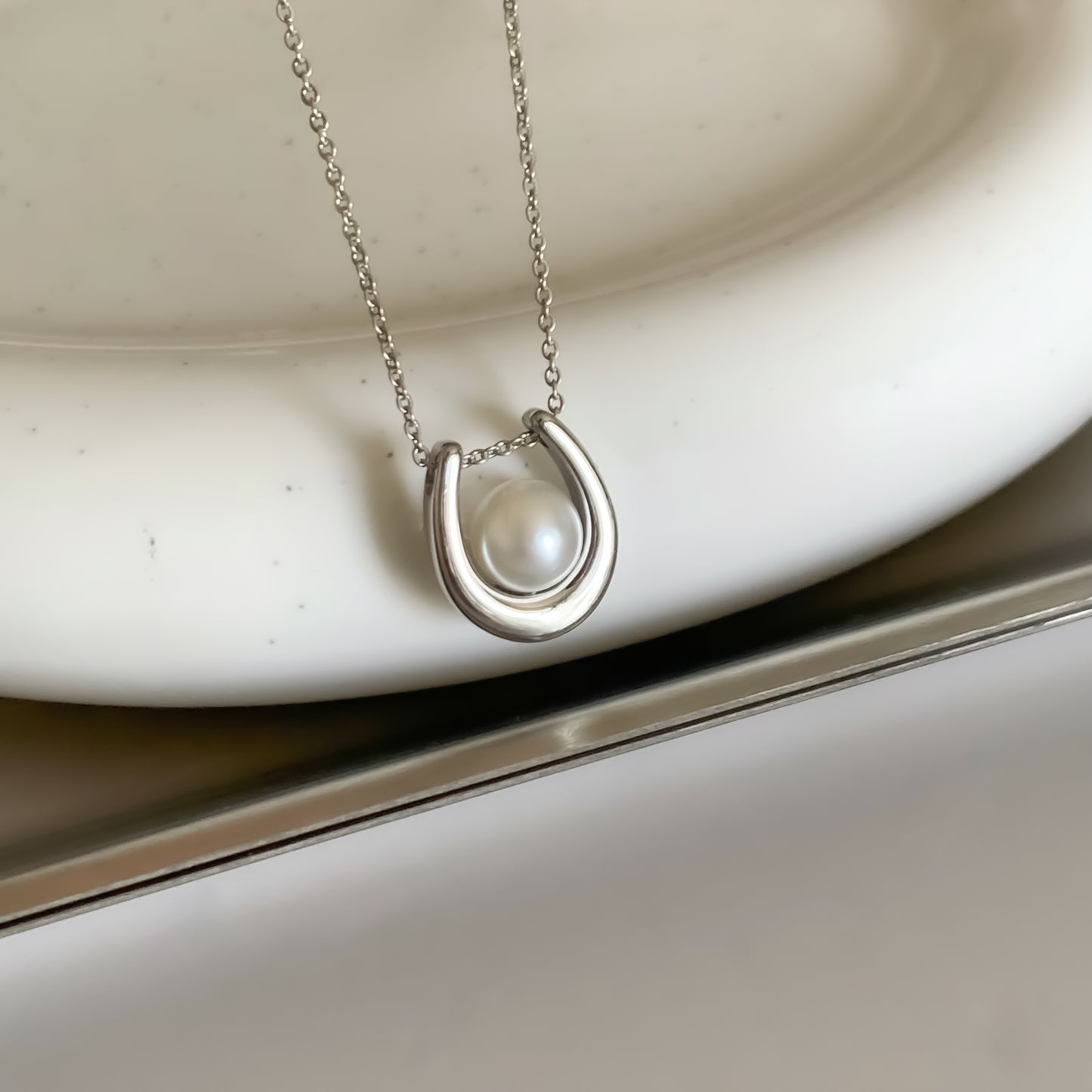 Horseshoe Glow Necklace